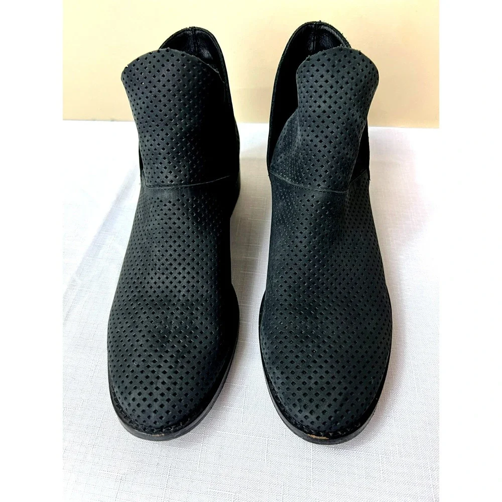 Eileen Fisher Ankle Boot Perforated Black Suede Almond Toe 2.5